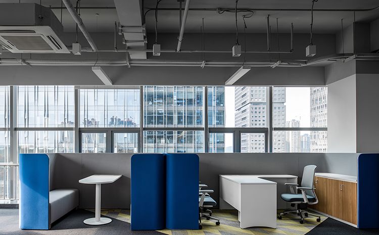 通透明亮的办公室设计案例，让工作氛围自由轻松